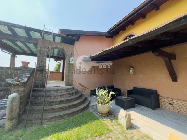 Villetta a schiera in vendita di 285 m² in Via A. Manzoni, 110