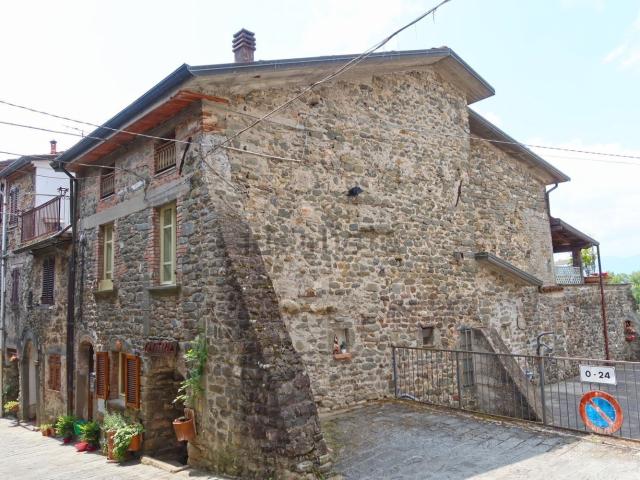Villetta a schiera in vendita di 290 m² in Via Don E. Calzolari, 69