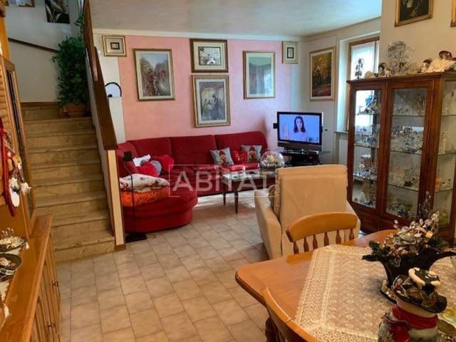 Villetta a schiera in vendita di 290 m² in Via Ligabue Antonio, 22