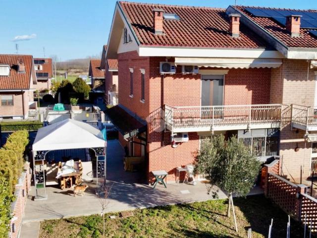 Villetta a schiera in vendita di 290 m² in Via M. Buonarroti, 10