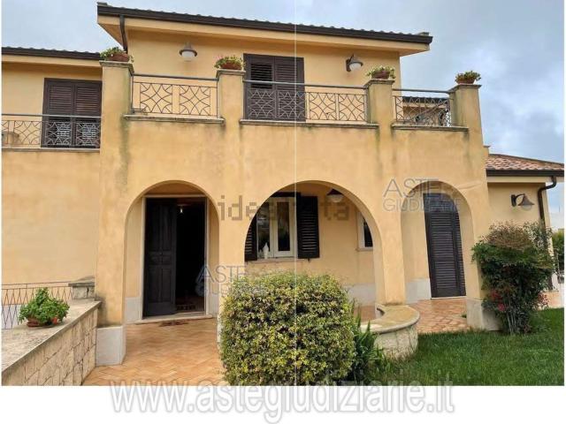 Villetta a schiera in vendita di 290 m² in Via Mola