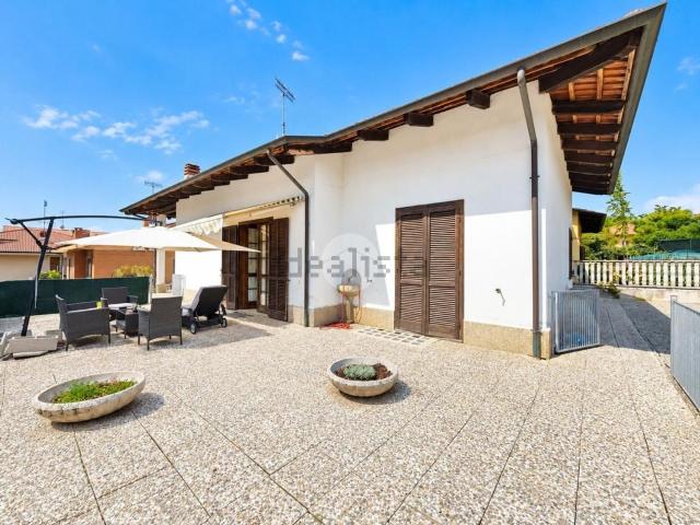 Villetta a schiera in vendita di 290 m² in Strada Cascina Rossa, 9