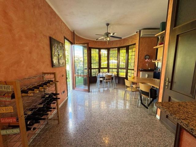 Villetta a schiera in vendita di 294 m² in Via Roma