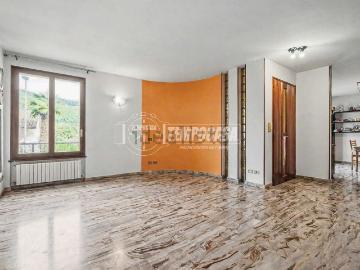 Villetta a schiera in vendita di 296 m² in Via Giuseppe Cenni, 6