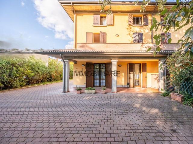 Villetta a schiera in vendita di 296 m² in Via Elsa Morante