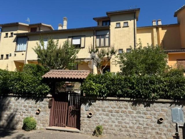 Villetta a schiera in vendita di 298 m² in Via Giacomo Matteotti, 1