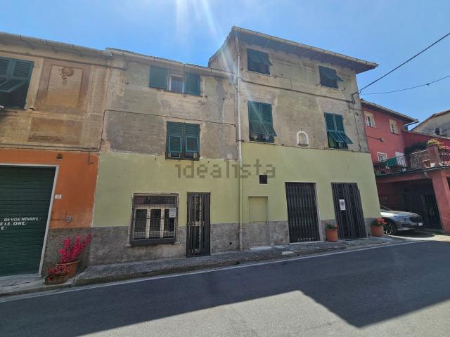 Villetta a schiera in vendita di 300 m² in Via Conte E. Lombardo, 15