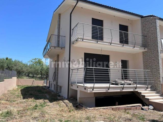 Villetta a schiera in vendita di 300 m² in Via Grasceta, 36