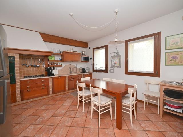 Villetta a schiera in vendita di 300 m² in Via Guglielmo Marconi