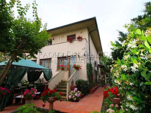 Villetta a schiera in vendita di 300 m² in Via del Pino