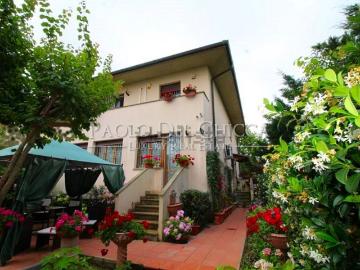 Villetta a schiera in vendita di 300 m² in Via del Pino