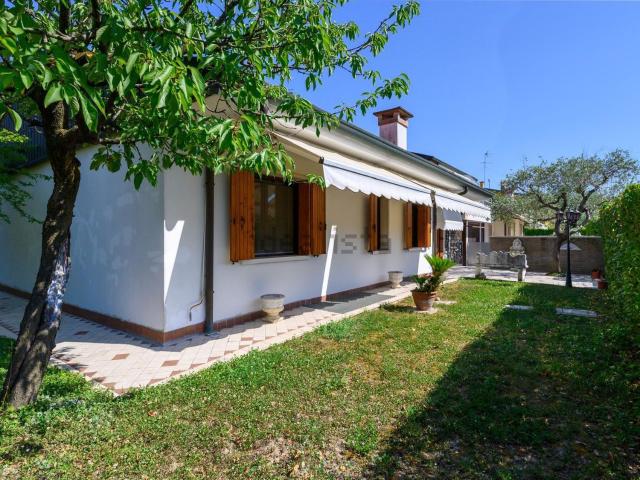 Villetta a schiera in vendita di 300 m² in Via E. Wolf Ferrari