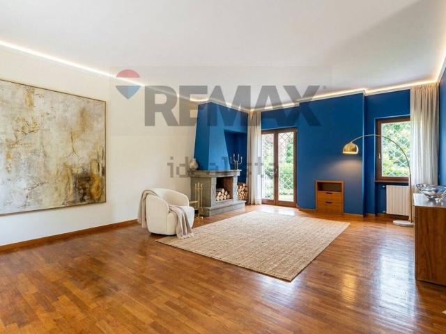 Villetta a schiera in vendita di 300 m² in Via Sofocle, 152