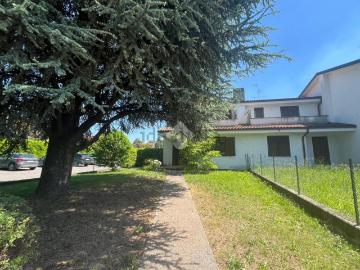 Villetta a schiera in vendita di 300 m² in Via Sernovella, 15