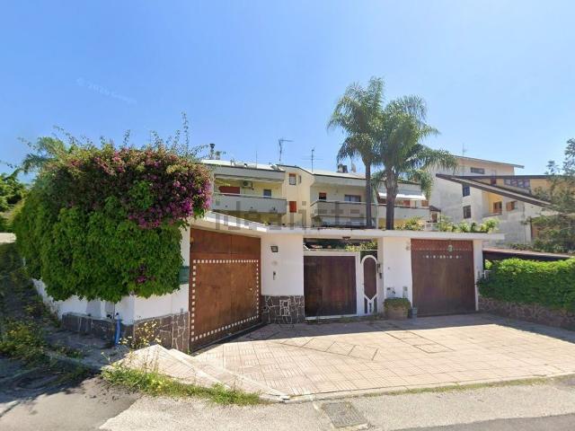 Villetta a schiera in vendita di 300 m² in Via Spandau, 22