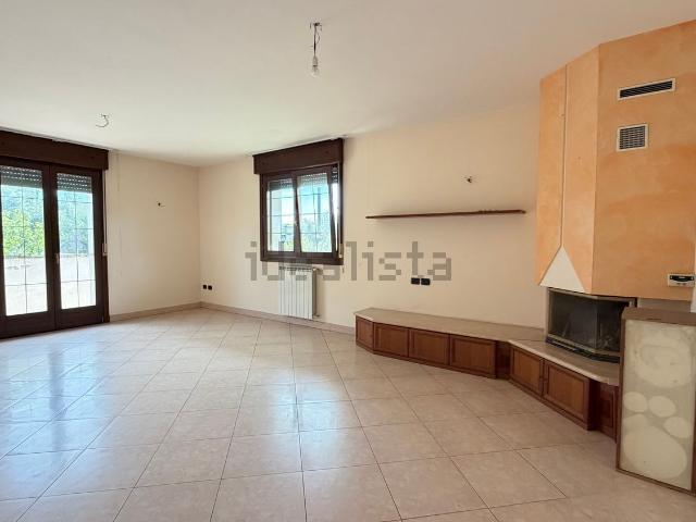 Villetta a schiera in vendita di 300 m² in Via Padre Emilio Venturini, 11