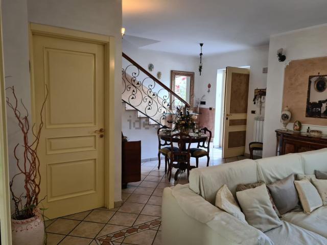 Villetta a schiera in vendita di 300 m² in Via Ragni