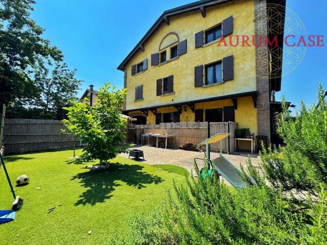 Villetta a schiera in vendita di 303 m² in Via Valluzza