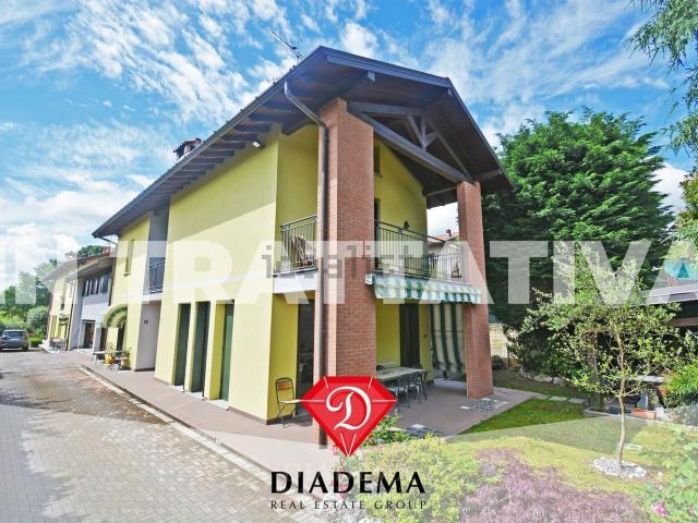 Villetta a schiera in vendita di 306 m² in Via Carabelli, 33