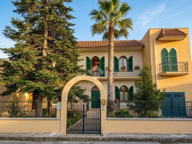 Villetta a schiera in vendita di 306 m² in Via Ada Negri