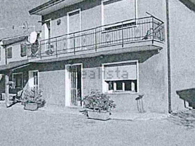 Villetta a schiera in vendita di 307 m² in Via Obbia Alta II Tronco