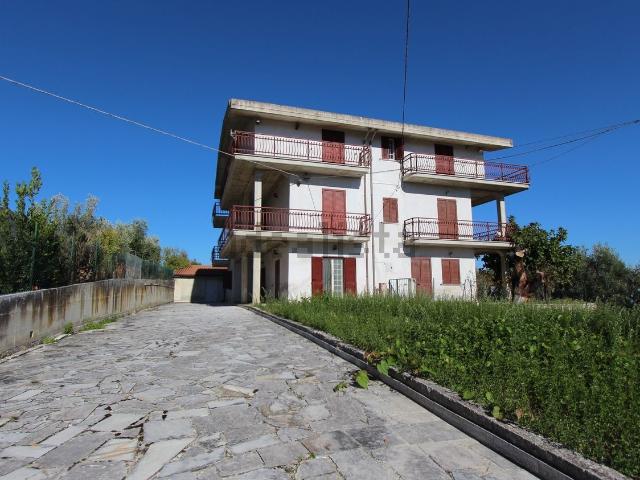 Villetta a schiera in vendita di 310 m² in Contrada Fucignano, 3