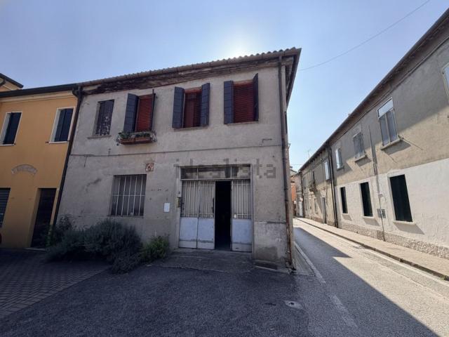 Villetta a schiera in vendita di 315 m² in Via Chiodare