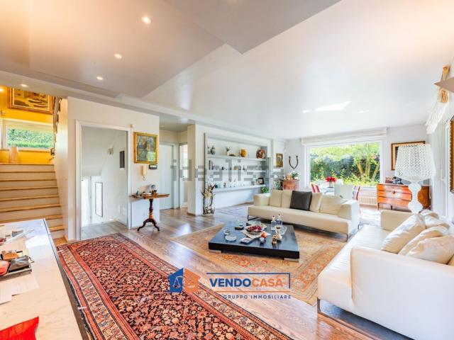 Villetta a schiera in vendita di 315 m² in Via dei Gelsi, 2