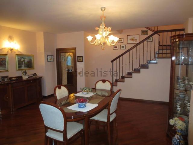 Villetta a schiera in vendita di 315 m² in Via Valli di Lisciano