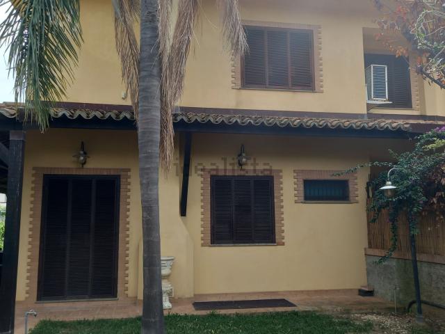 Villetta a schiera in vendita di 317 m² in Contrada Calalunga