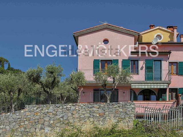 Villetta a schiera in vendita di 319 m² in Via Maggiano