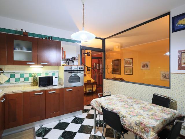 Villetta a schiera in vendita di 320 m² in Via Enrico Caruso, 2