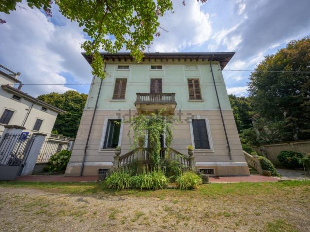 Villetta a schiera in vendita di 320 m² in Via Giovanni Prati, 1