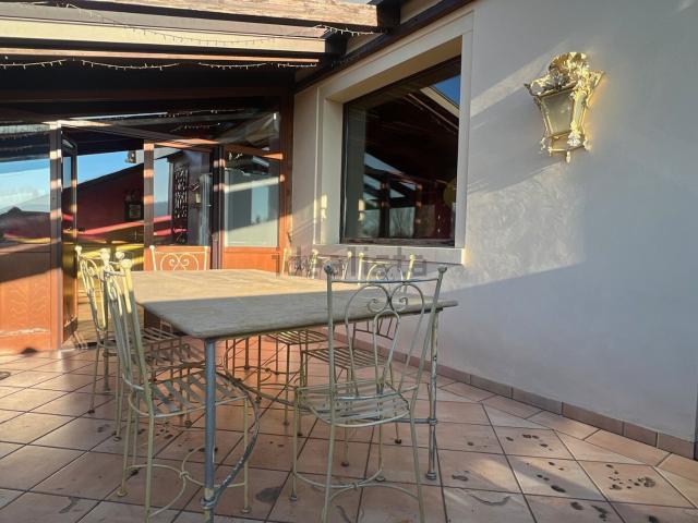 Villetta a schiera in vendita di 320 m² in Via Montecchia