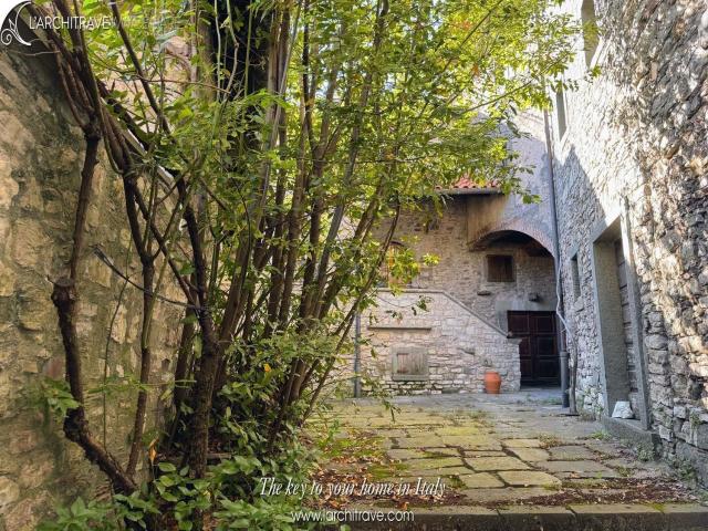 Villetta a schiera in vendita di 320 m² in Via Torsana