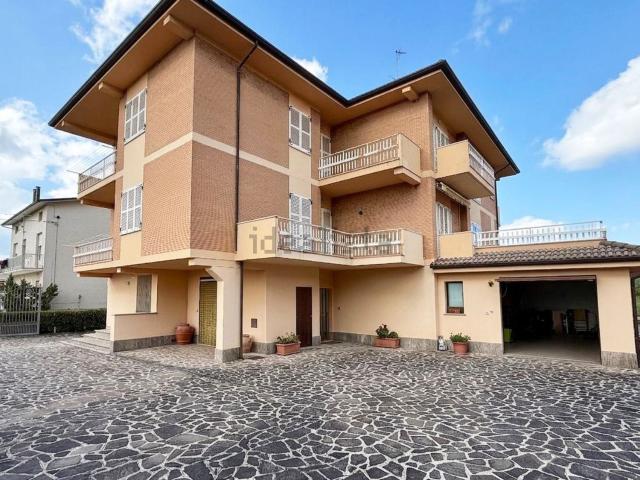 Villetta a schiera in vendita di 322 m² in Via Sandro Pertini, 6