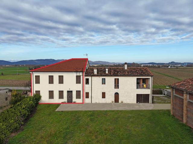Villetta a schiera in vendita di 322 m² in Via Paluselli, 9