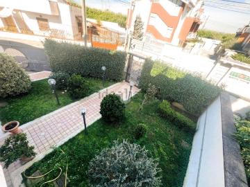 Villetta a schiera in vendita di 330 m² in Via G. De Chirico, 6