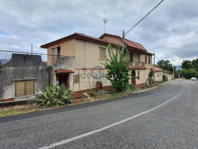 Villetta a schiera in vendita di 330 m² in Via Scopelliti, 23
