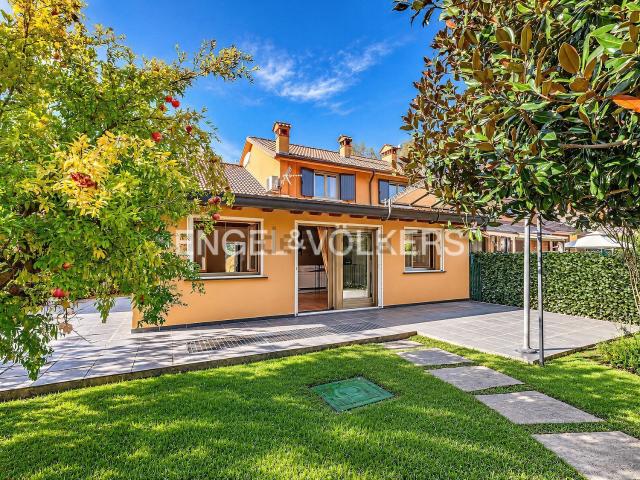 Villetta a schiera in vendita di 330 m² in Via Privata Colonne di San Colombano