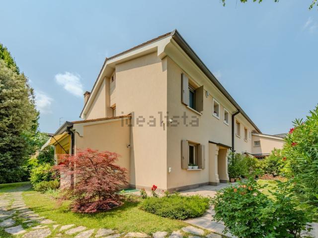 Villetta a schiera in vendita di 332 m² in Via Giacomo Dina