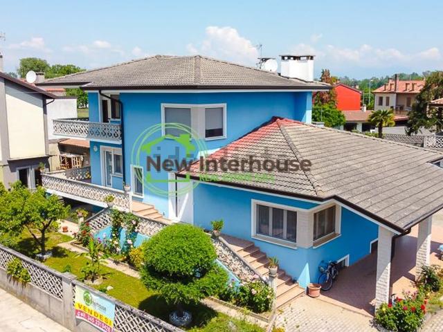 Villetta a schiera in vendita di 335 m² in Via Candotti, 22