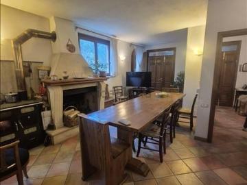 Villetta a schiera in vendita di 336 m² in Via della Stazione, 53041