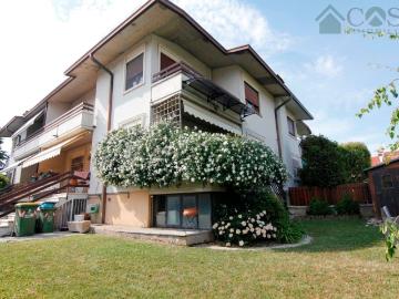 Villetta a schiera in vendita di 340 m² in Via Caselle, 18