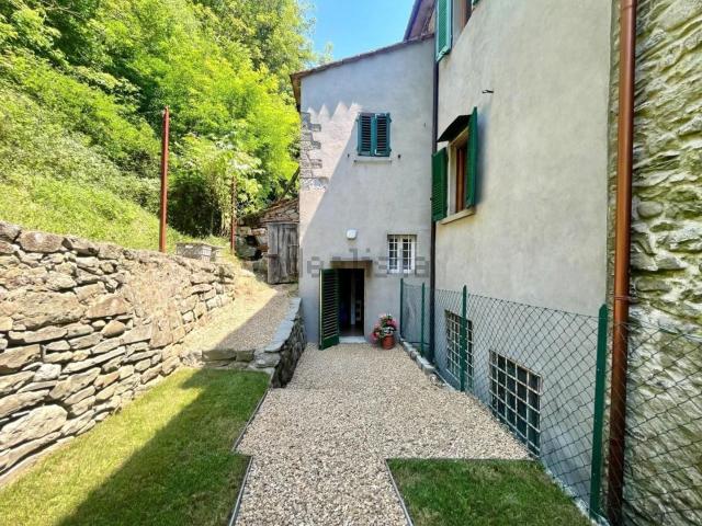 Villetta a schiera in vendita di 340 m² in Via delle Serri