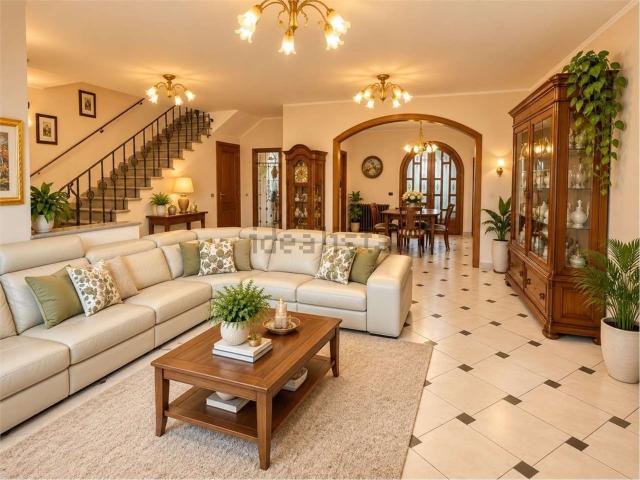 Villetta a schiera in vendita di 340 m² in Via Filippo Brunelleschi