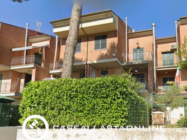 Villetta a schiera in vendita di 346 m² in Via Aldo Moro