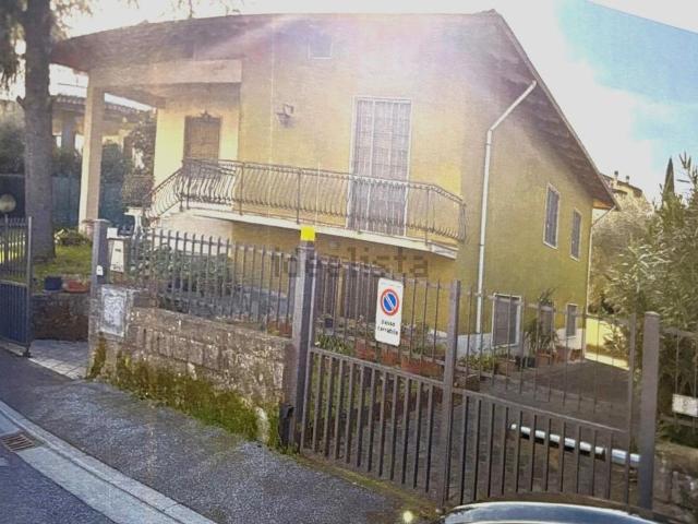Villetta a schiera in vendita di 350 m² in Via Cegoli