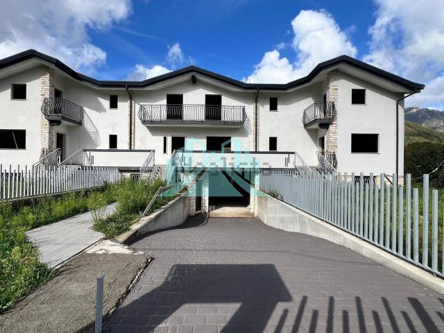 Villetta a schiera in vendita di 350 m² in Via Basecchia