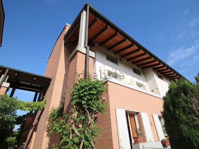 Villetta a schiera in vendita di 350 m² in Via G.G. Ciaccio Montalto, 9